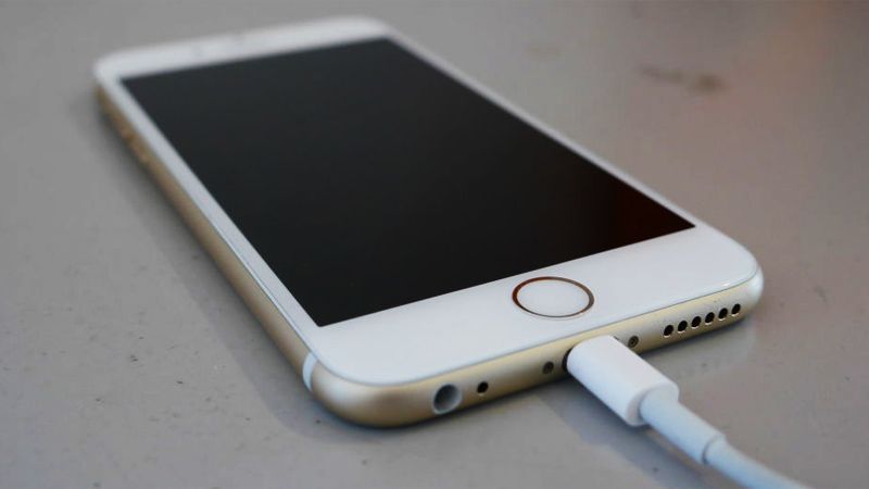 Cách khắc phục iPhone sạc không lên pin – Apple8 Store