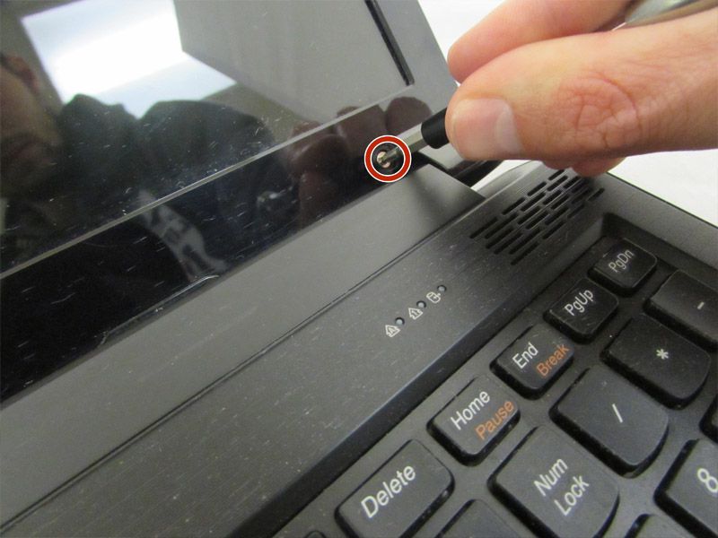 Сдвинут экран ноутбука. Заглушка петель ноутбука леново. Кнопки передней панели ноутбука леново v570c. Дисплей ноутбука леново. Отходит экран на ноутбуке леново.