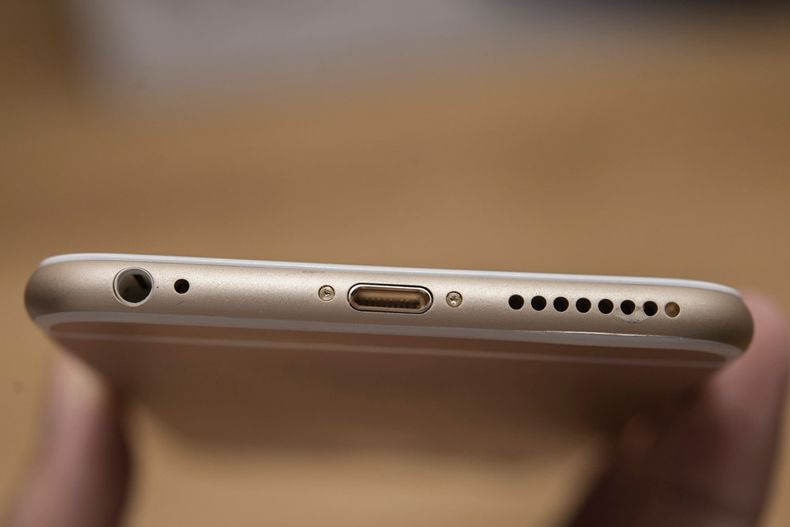 Chiếc iPhone 6S Plus bị rớt hư loa