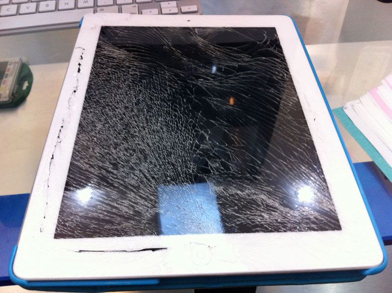 Màn hình iPad 4 bị vỡ tan tành