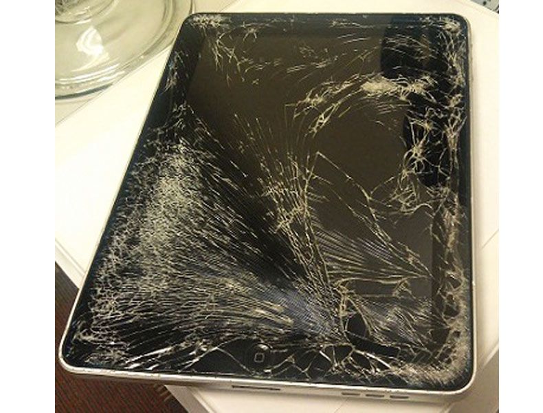 Mặt kính iPad Air 2 bị vỡ không nhình thấy gì