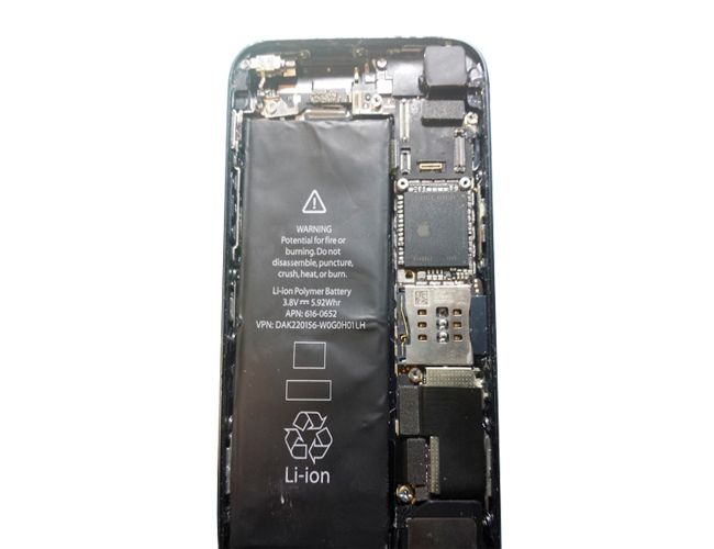 Pin iPhone bị phồng, ảnh hưởng của nó ra sao?